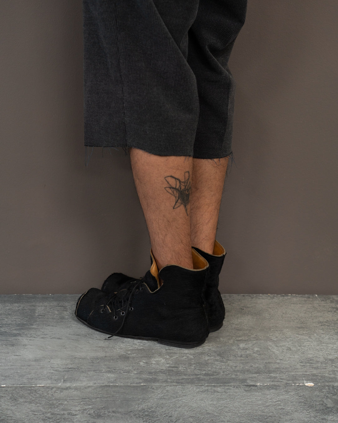 OLD CURIOSITY SHOP SUEDE HOG TOE BOOT (EU 44)