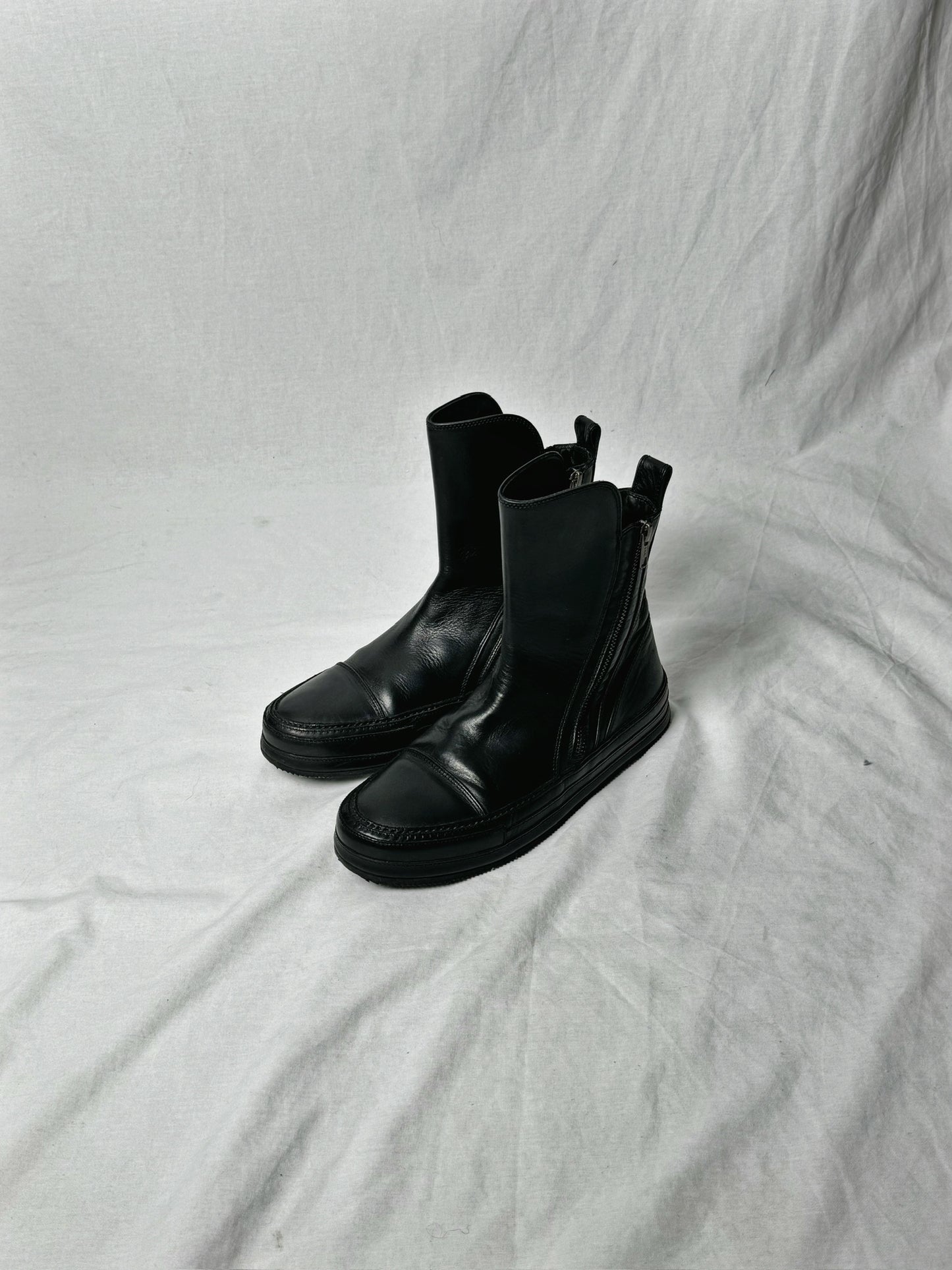 ANN DEMEULEMEESTER SIDE ZIP BOOT (EU 39.5)