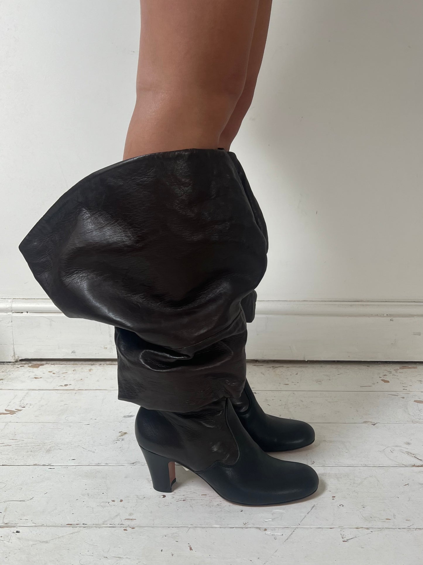 VIVIENNE WESTWOOD PIRATE BOOTS (EU 40)