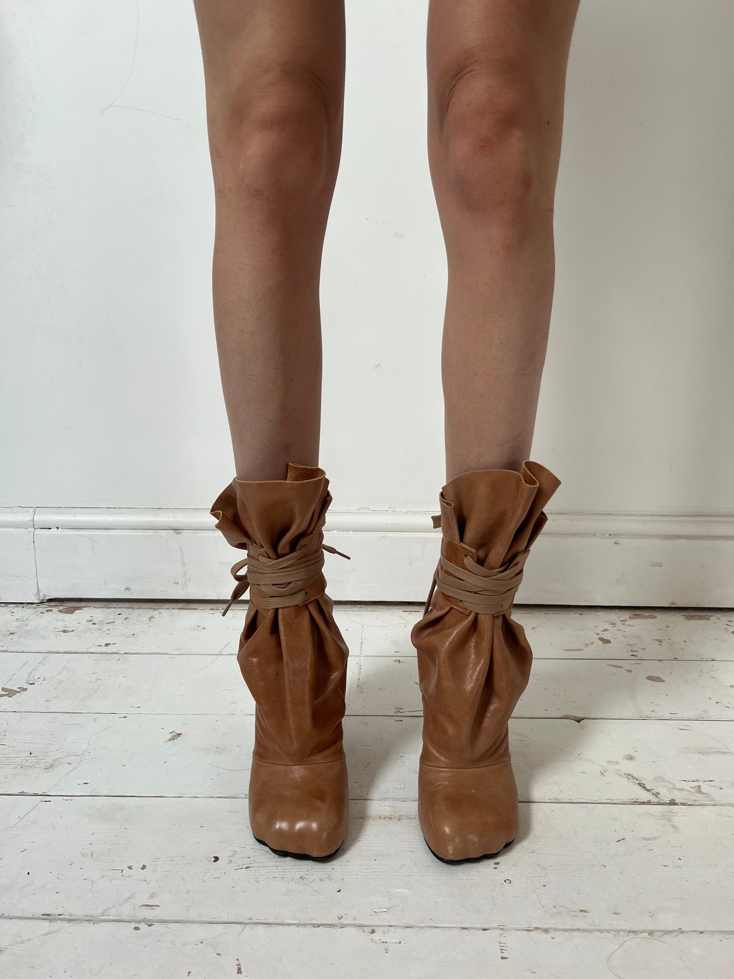 VIVIENNE WESTWOOD LEATHER ANIMAL TOE SACK BOOTS (EU 39)