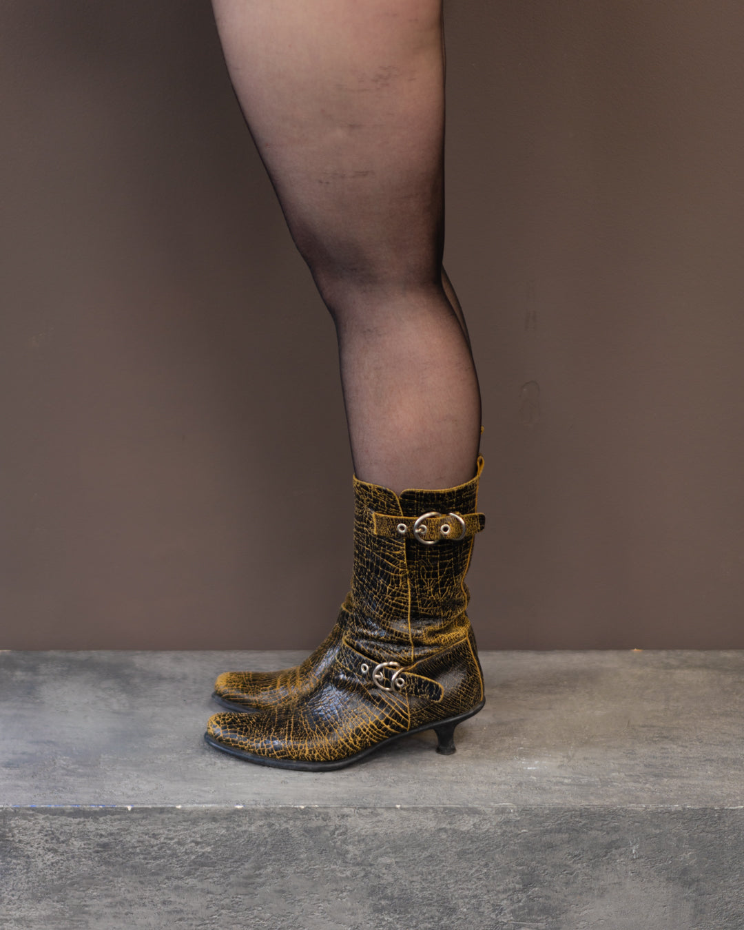 MIU MIU CRACKED LEATHER BOOTS (EU 41)
