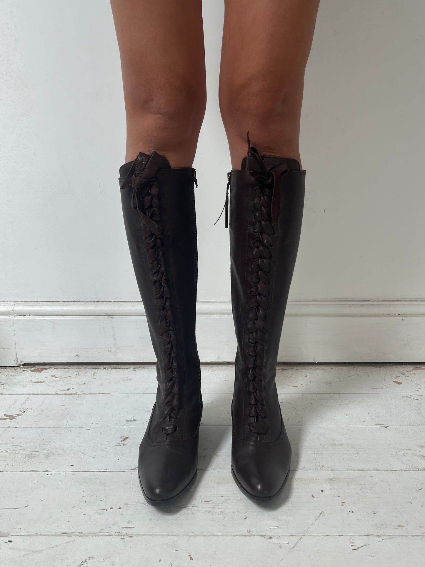 MIU MIU LACE UP BOOTS (EU 39.5)