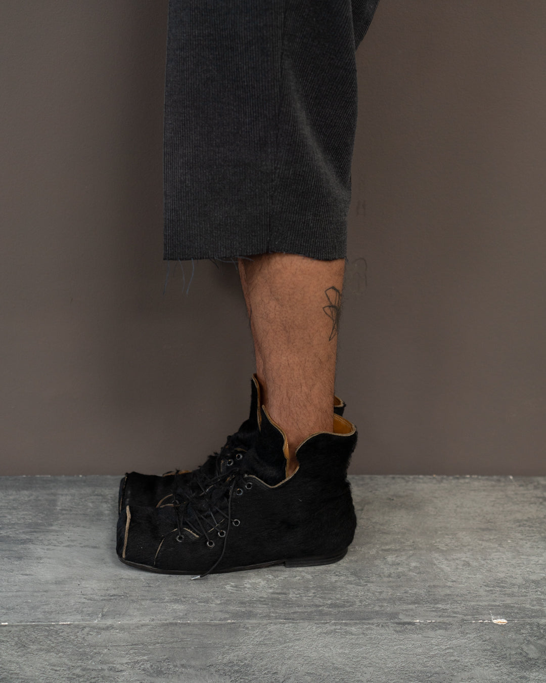 OLD CURIOSITY SHOP SUEDE HOG TOE BOOT (EU 44)
