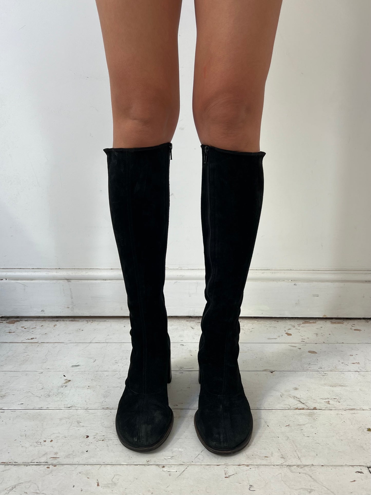 ANN DEMEULEMEESTER SUEDE BOOTS (EU 40)