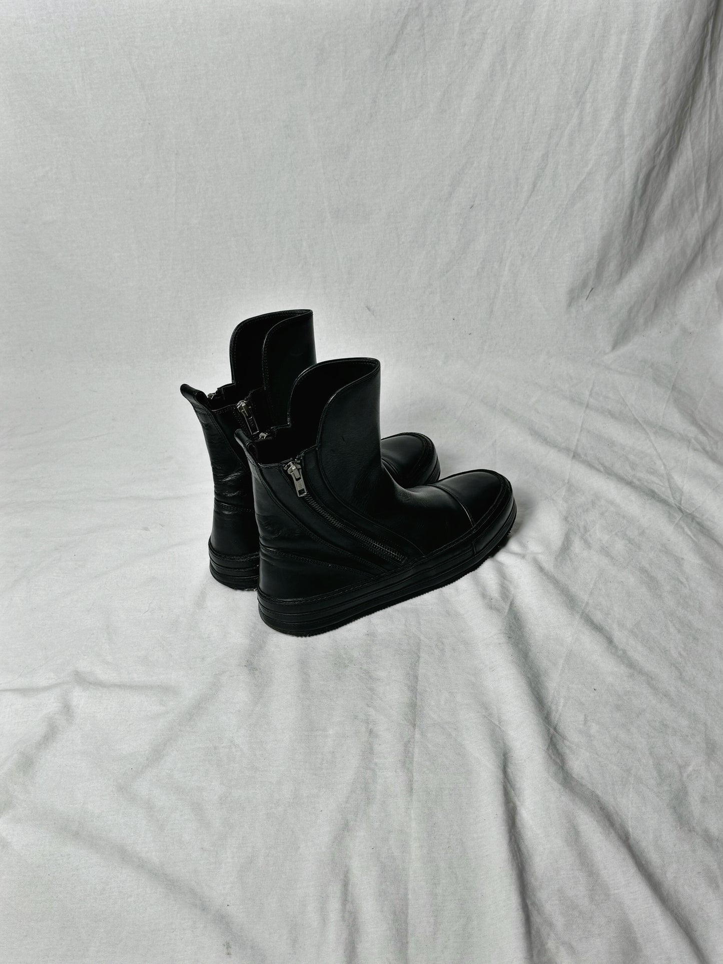 ANN DEMEULEMEESTER SIDE ZIP BOOT (EU 39.5)