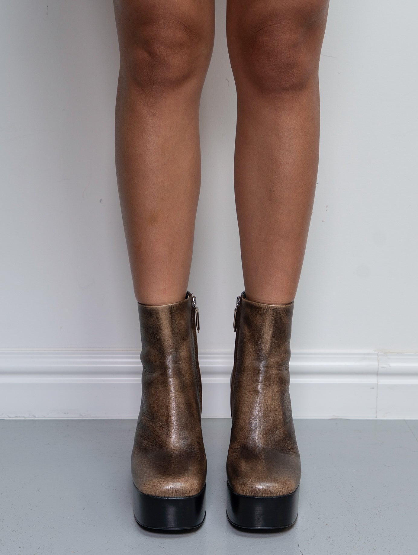 MIU MIU PLATFORM BOOTS (EU 38.5)