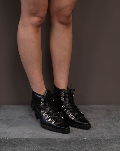 JUNYA WATANABE HIKING KITTEN HEELS (EU 36)
