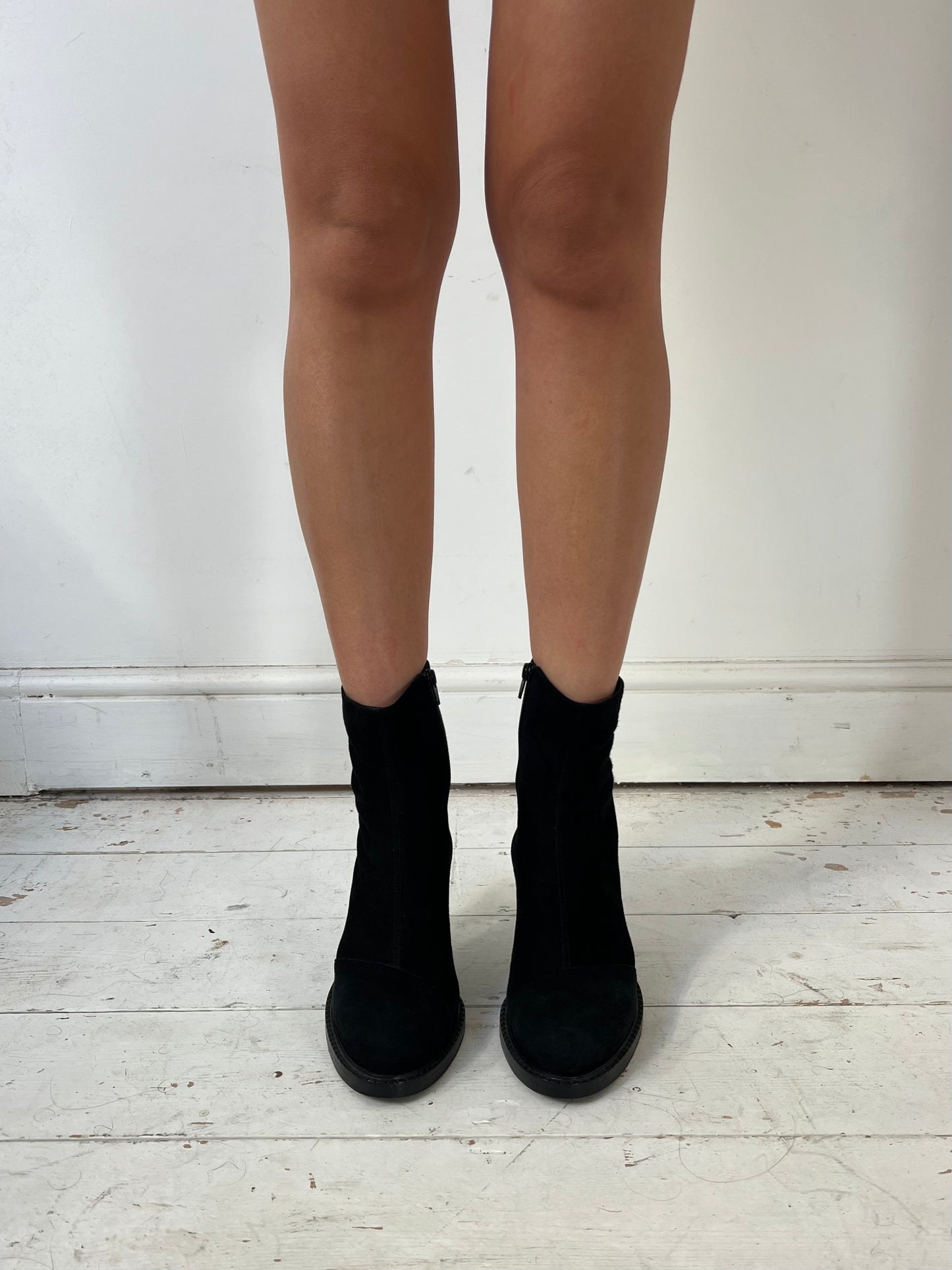 ANN DEMEULEMEESTER SUEDE HEELS (EU 39)