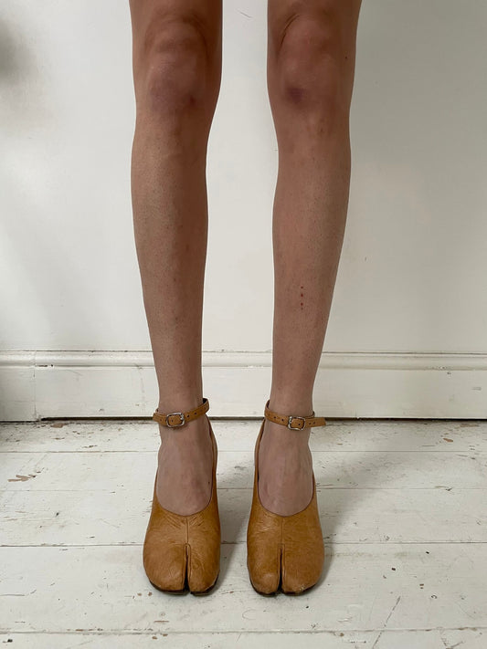 MARGIELA 'PAPER' TABI HEELS (EU 37.5-38)