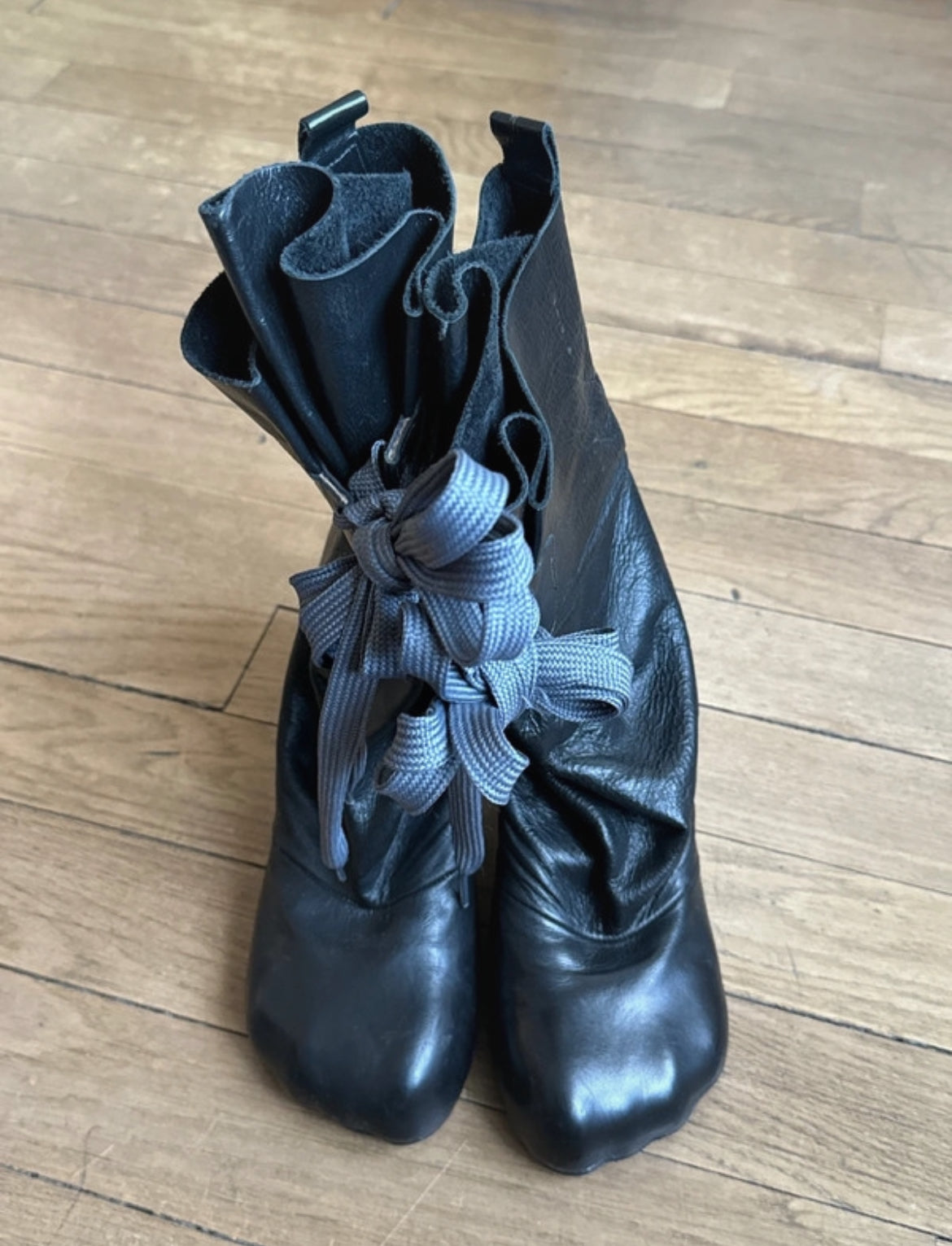 VIVIENNE WESTWOOD ANIMAL TOE BOOTS (EU 40)
