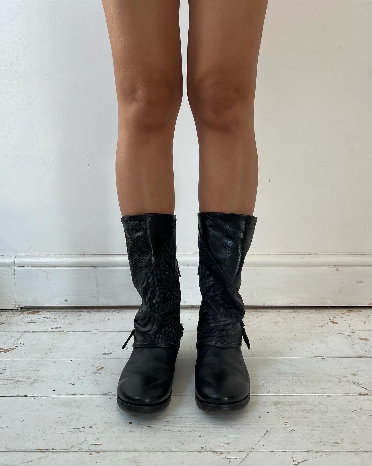 AS 98 BOOTS (EU 40)