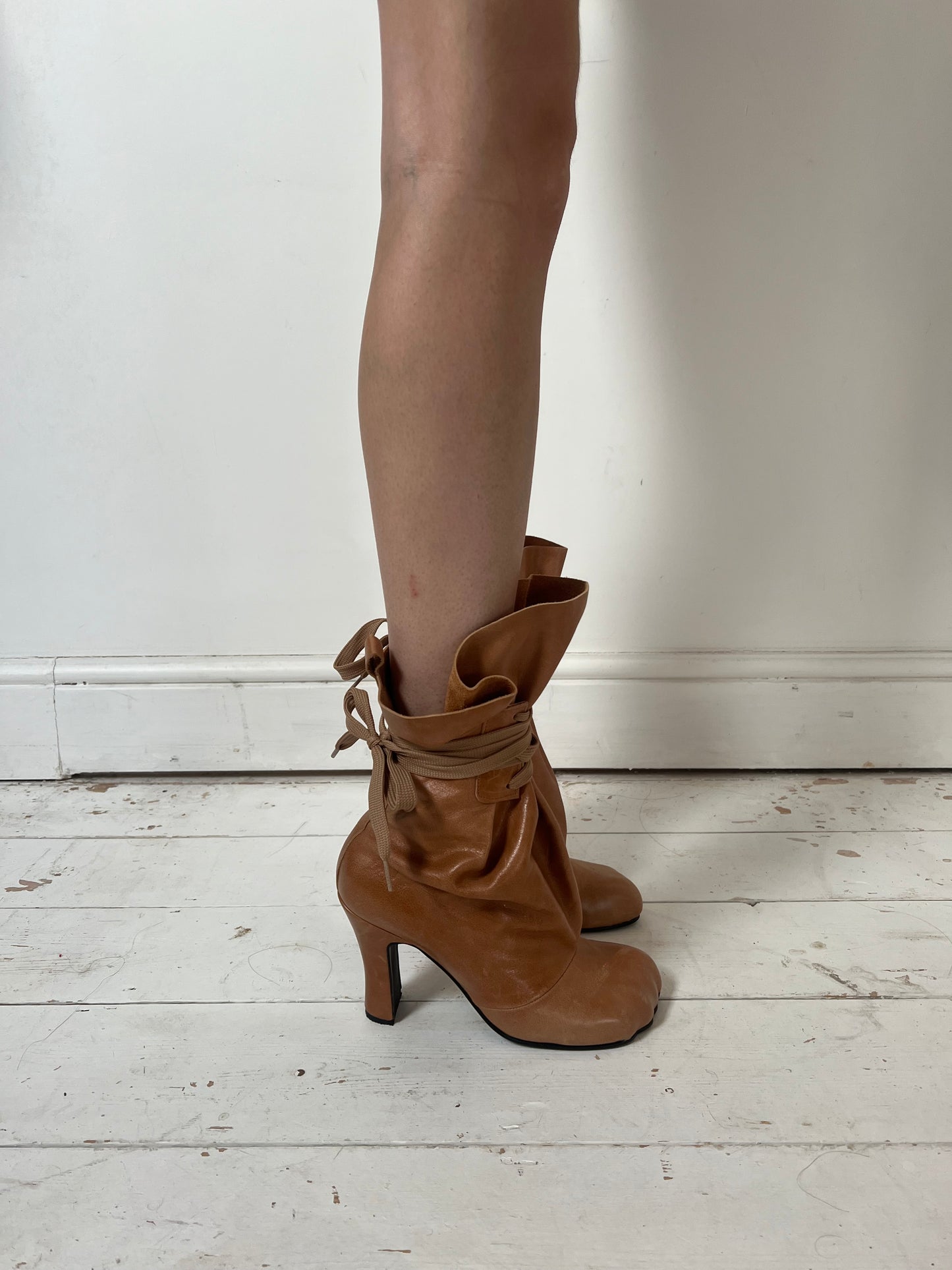 VIVIENNE WESTWOOD LEATHER ANIMAL TOE SACK BOOTS (EU 39)