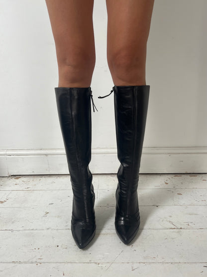MIU MIU PLATFORM BOOTS (EU 37)
