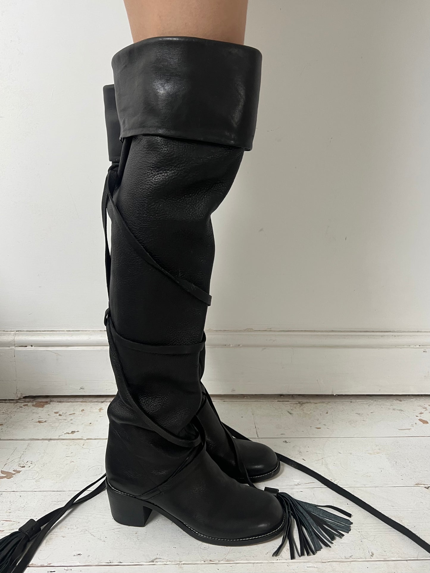 CHLOE LACE UP BOOTS (EU 38)