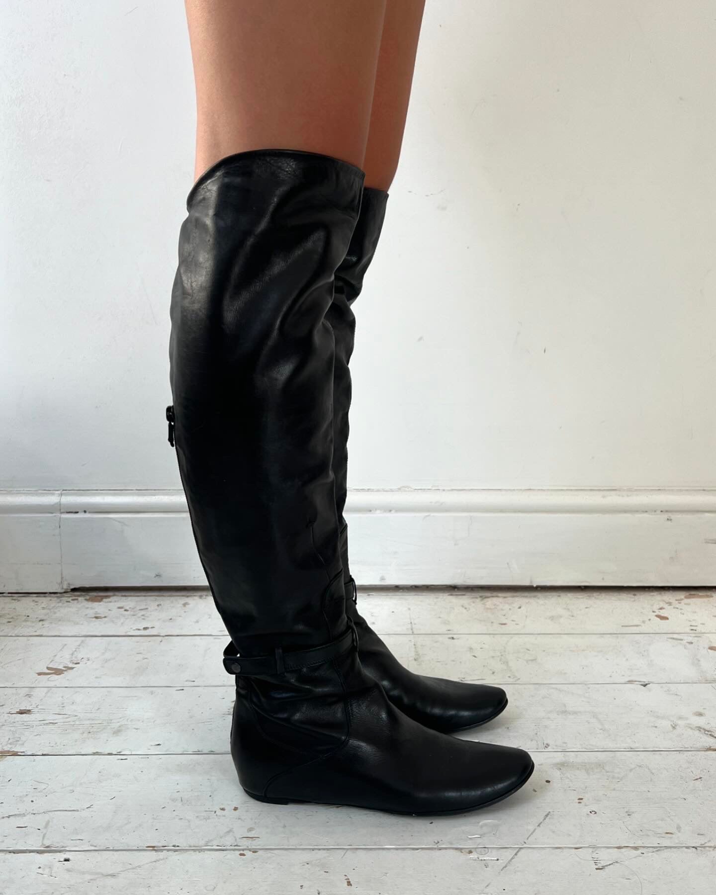 COSTUME NATIONAL RIDING BOOTS (EU 37.5)