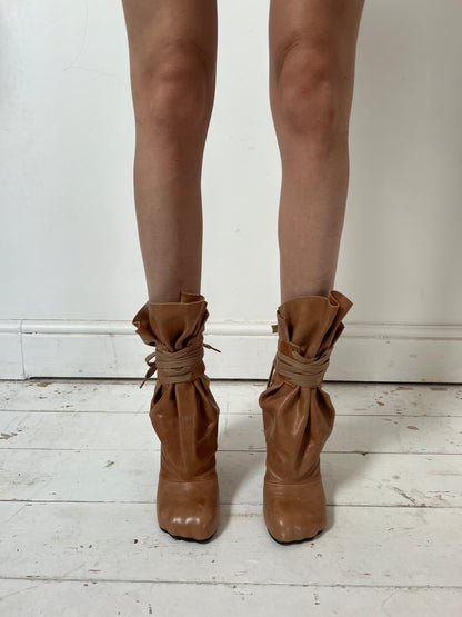 VIVIENNE WESTWOOD LEATHER ANIMAL TOE SACK BOOTS (EU 39)