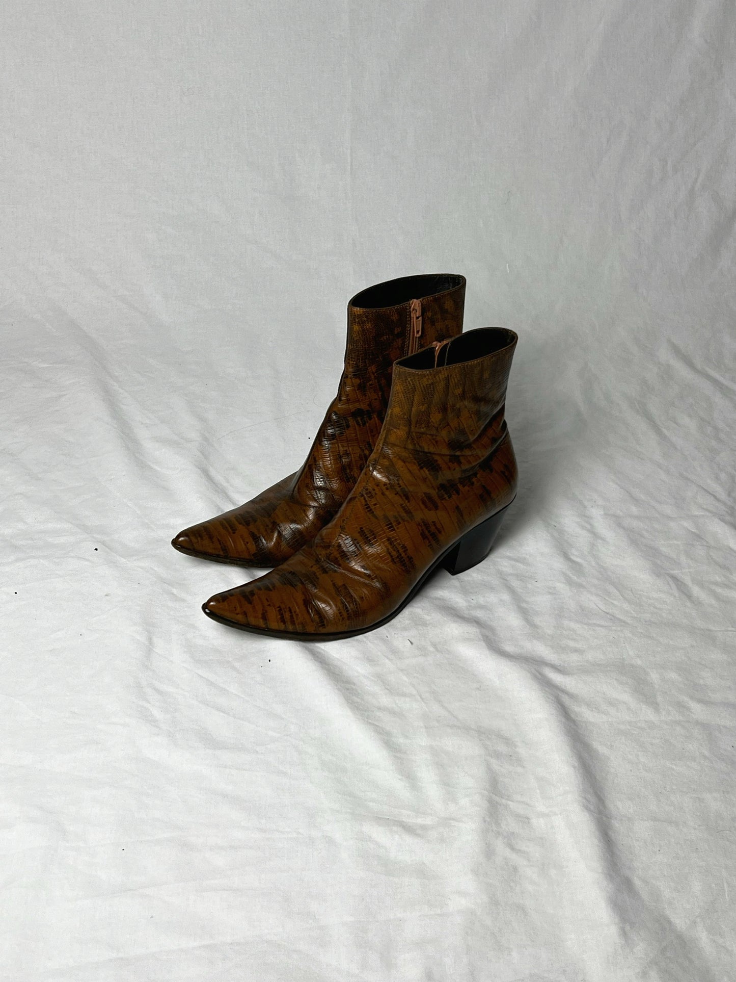 MIU MIU COWBOY WESTERN BOOTS (EU 38.5)