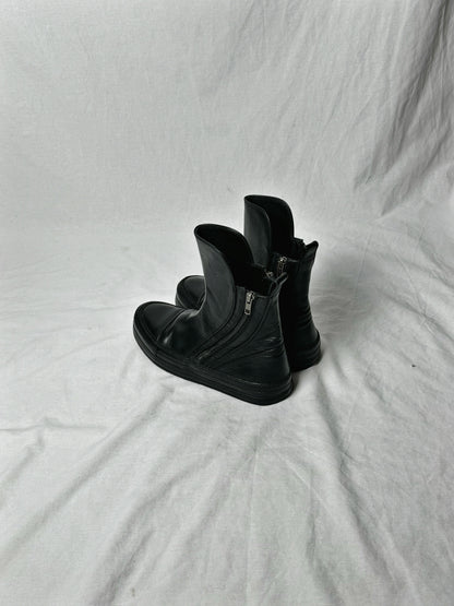 ANN DEMEULEMEESTER SIDE ZIP BOOT (EU 39.5)