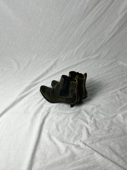 MIU MIU F/W 1999 CRACKED LEATHER CHELSEA BOOTS