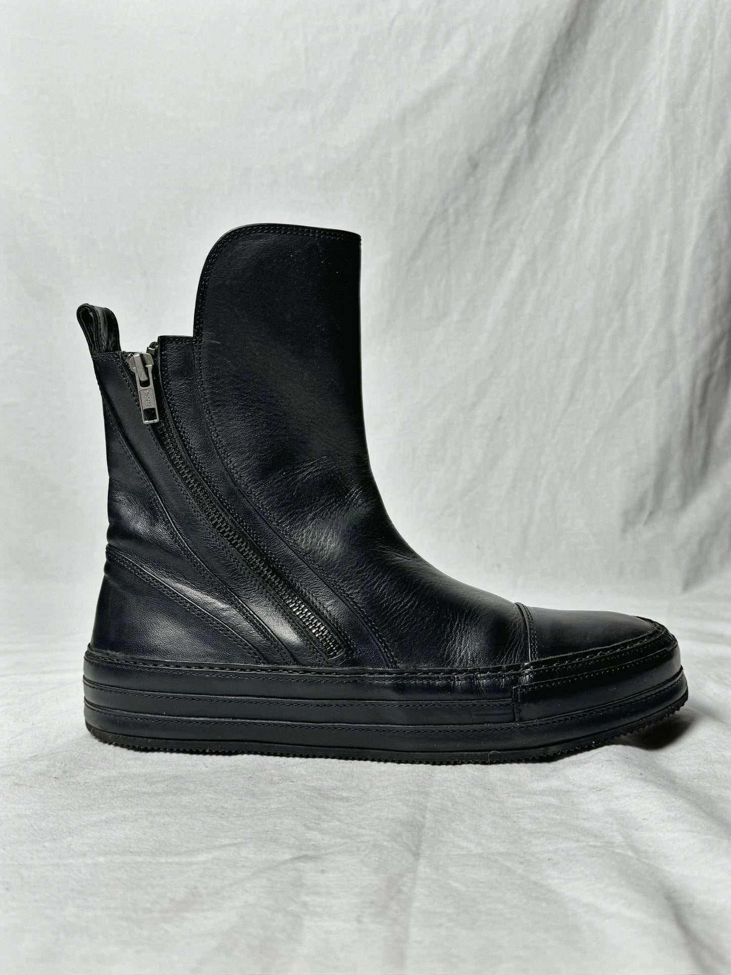 ANN DEMEULEMEESTER SIDE ZIP BOOT (EU 39.5)