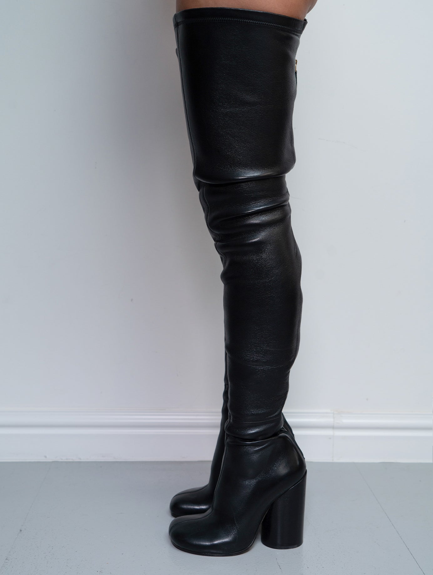 BURBERRY KNEE HIGH BOOTS (EU 38)