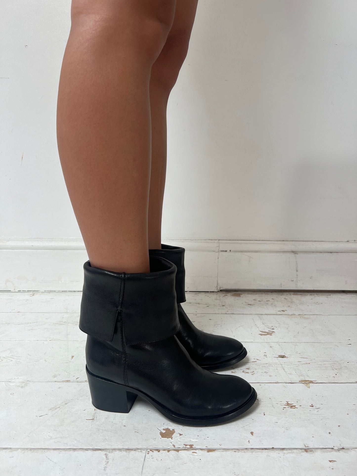 COSTUME NATIONAL ANKLE BOOTS (EU 37)