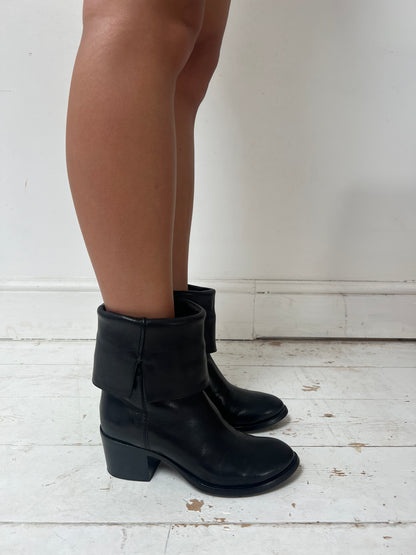 COSTUME NATIONAL ANKLE BOOTS (EU 37)