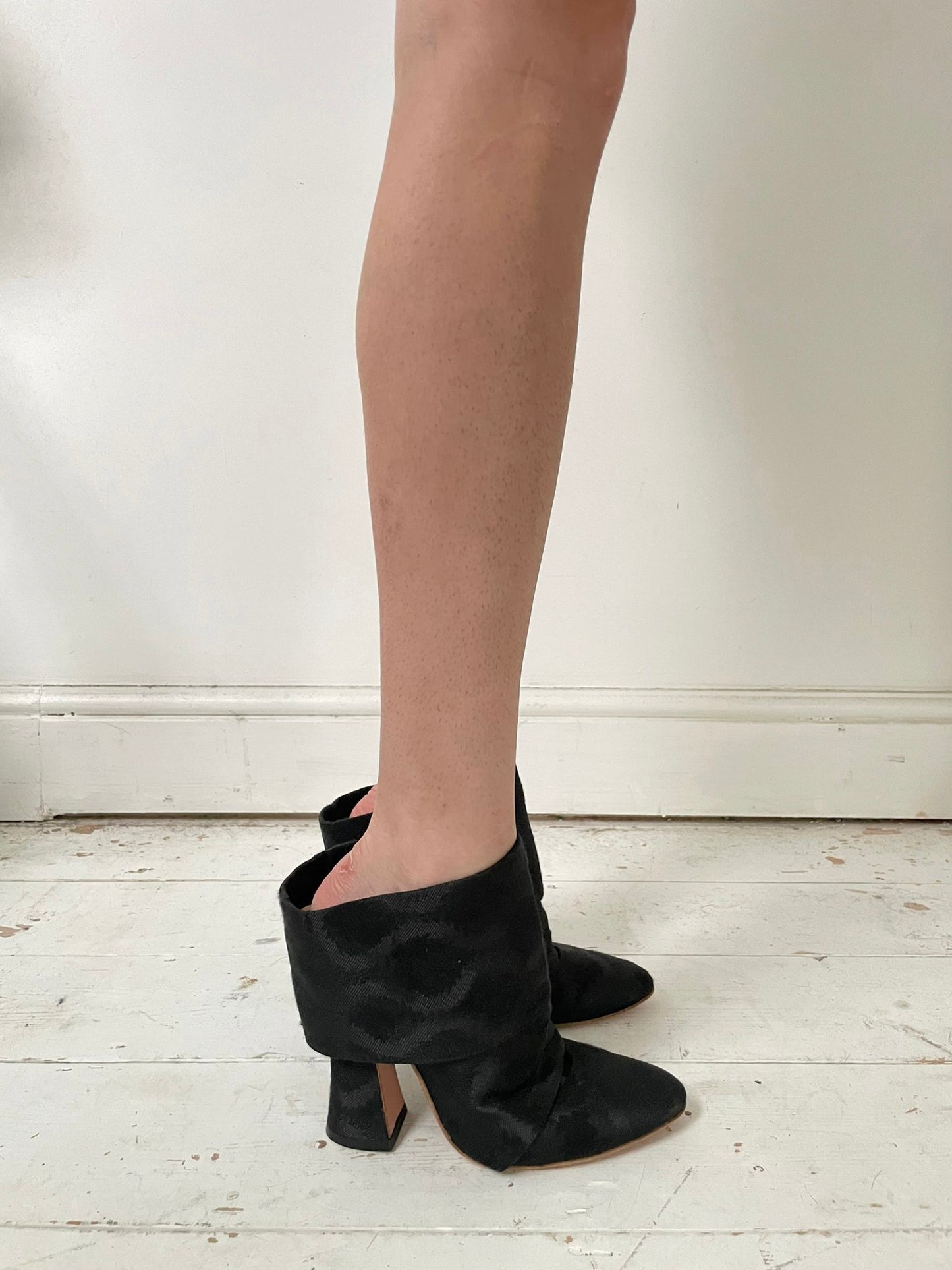 VIVIENNE WESTWOOD HEELS (EU 39.5)