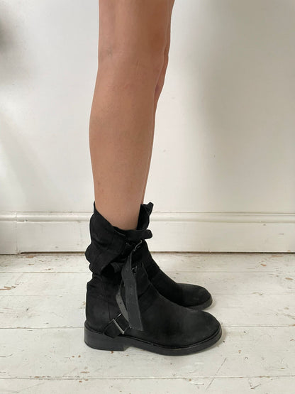 ANN DEMEULEMEESTER SUEDE BOOTS (EU 38, FITS LIKE 39)