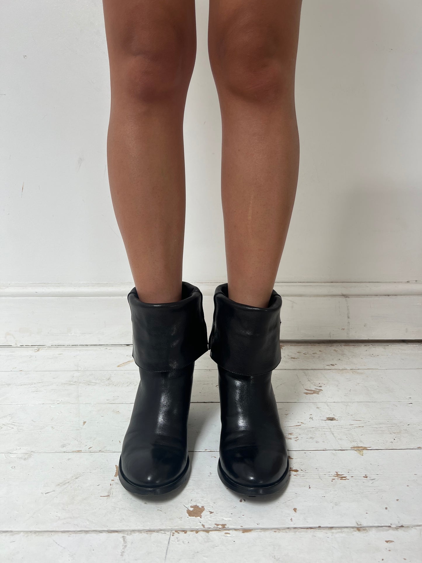 COSTUME NATIONAL ANKLE BOOTS (EU 37)