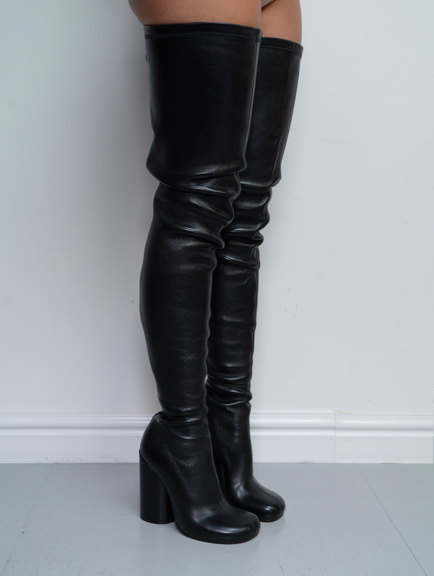 BURBERRY KNEE HIGH BOOTS (EU 38)