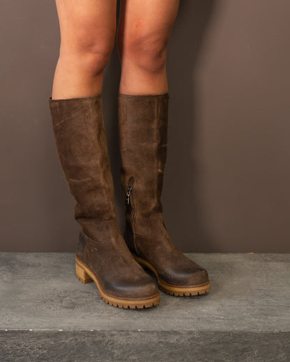 PRADA KNEE HIGH LEATHER BOOTS (EU 37)