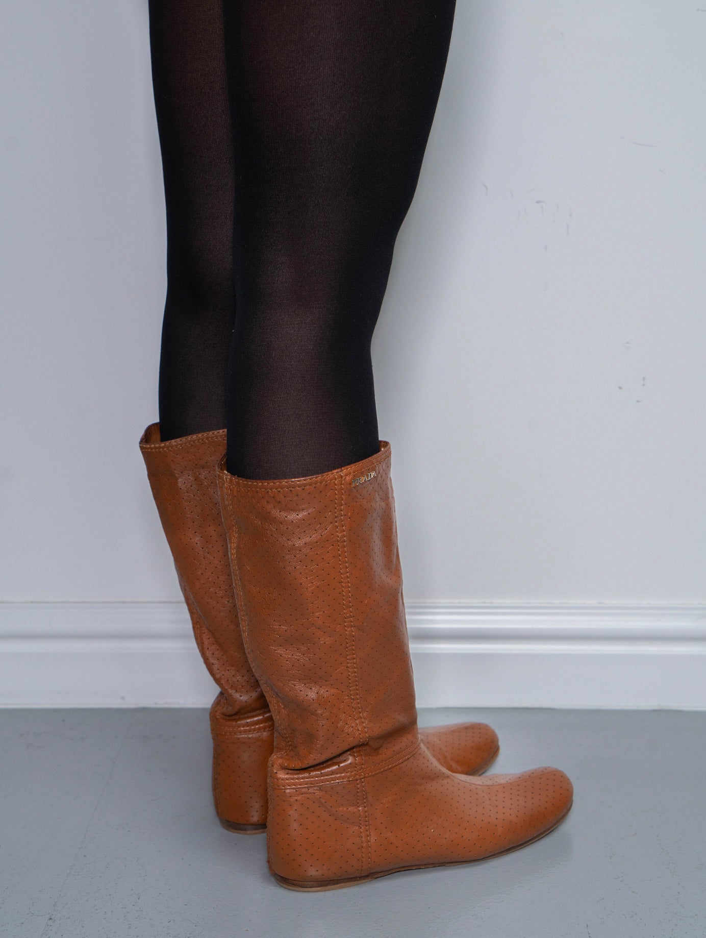 PRADA GLOVE BOOTS (EU 38)